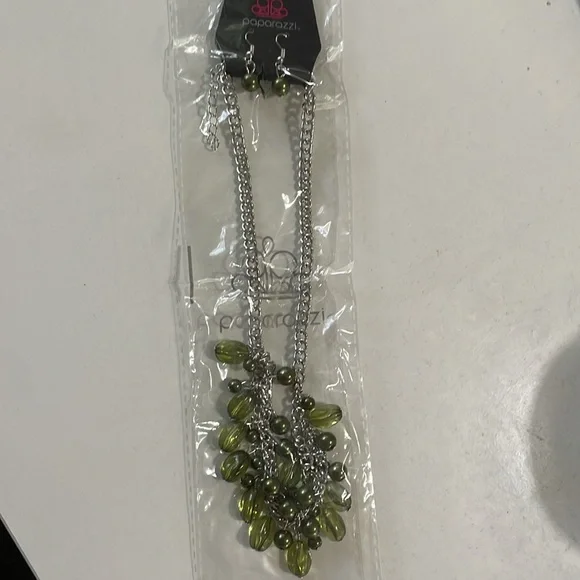 Paparazzi Green & Silver Tone Bead Necklace & Earrings Jewelry Set Round Oval - Picture 3 of 3